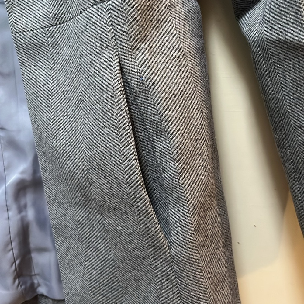 NEW Elegant Gray Women's Coat size small - Picture 3 of 5